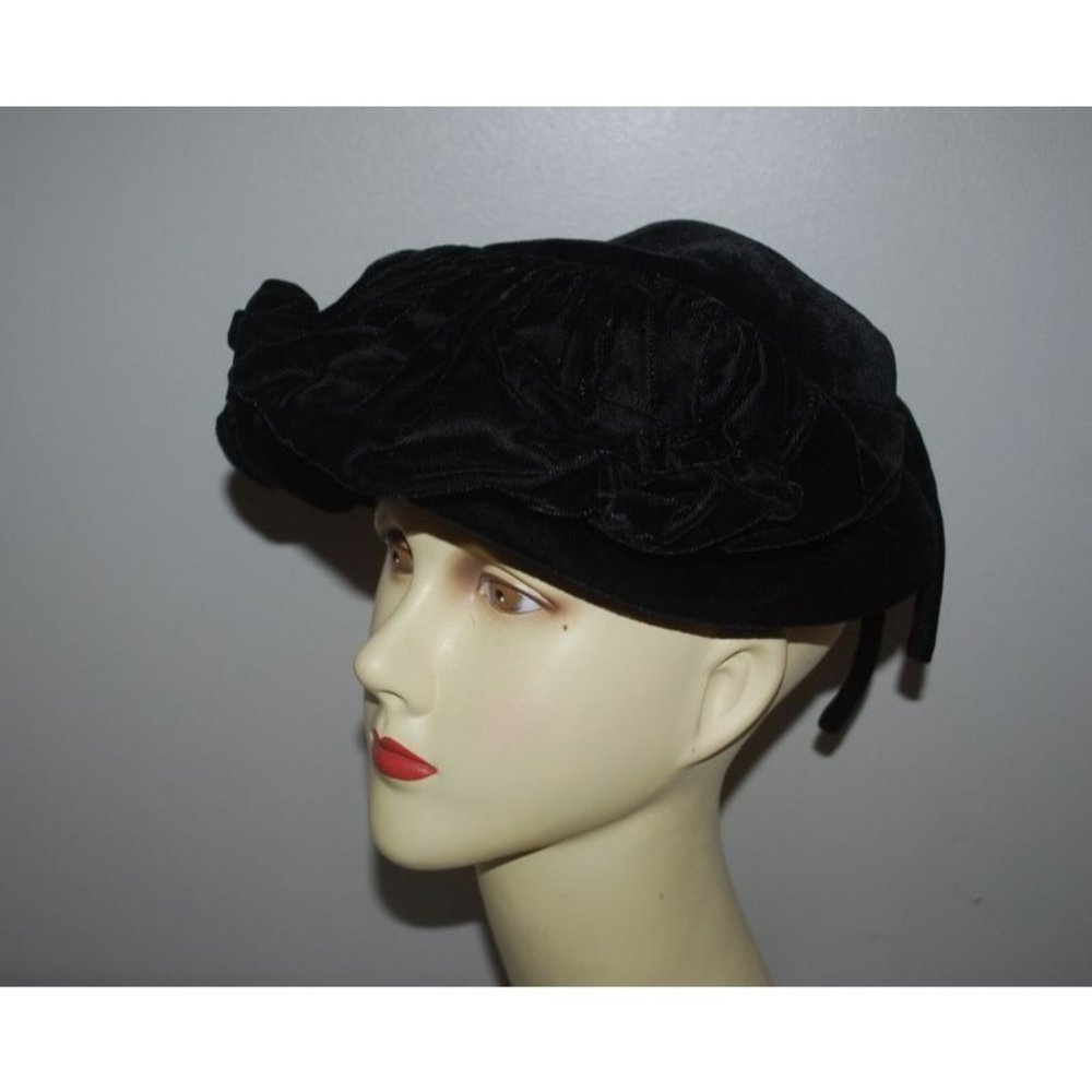 Vintage Black Velvet Bonnet Hat 1940s Modern Miss Consumer Label NICE